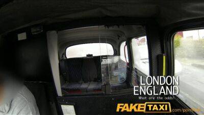 Cabbie gets his dick sucked by blonde and brunette - sexu.com - Britain