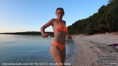 Hot Model Dances With Fire At Sunset - upornia