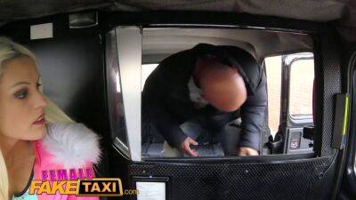 Bodybuilder makes busty blonde cum in taxi fuck - sexu.com - Czech Republic