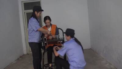 Chinese Girl Arrest And Handcuffed - upornia - China