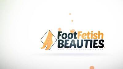 Barefoot lesbians playing hot footsies - nvdvid.com