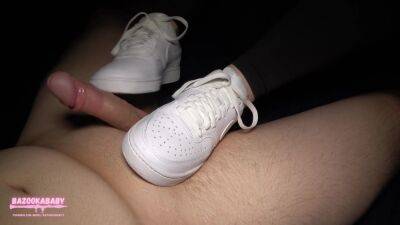Girl Giving Shoejob And Footjob In Her New Nike Sneakers (custom Request) - upornia - Germany