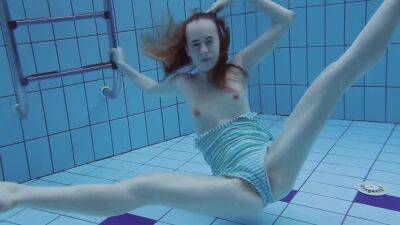 Super Hot Underwater Hairy Babe 5 Min With Anna Netrebko - upornia - Russia