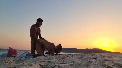 Romantic Sex On The Beach At Sunset - upornia