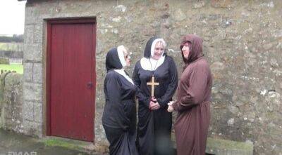 Dirty mature nuns Trisha and Claire Knight have kinky threesome - sunporno.com