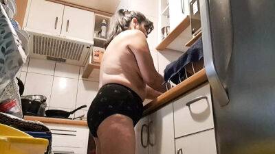my husband likes to see me wash dishes in my underwear - sunporno.com