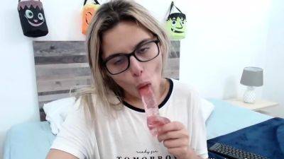 Small tits amateur Latina masturbates on webcam - drtuber