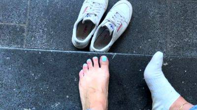 Foot fetish Close up feet and toes tease - drtuber