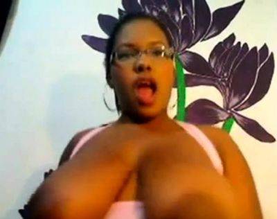 Ebony BBW Shows Her Big Tits On Cam - negrofloripa - drtuber
