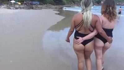 Two hot babes recognized us on the beach and asked for a free sample !!! Paty Butt - Melissa Alecxander - The Toro De Oro - Roberto Alecxander - xxxfiles.com