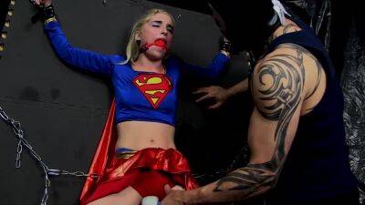 Supergirl Gets It - upornia