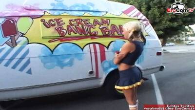 Petite blonde cheerleader teen picked up for sex in a car - sunporno.com - Usa