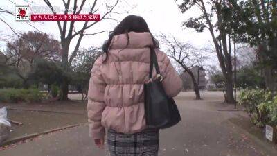 0000142_四十路ぽっちゃりの日本人女性が盗撮される淫らな行為 - hclips - Japan