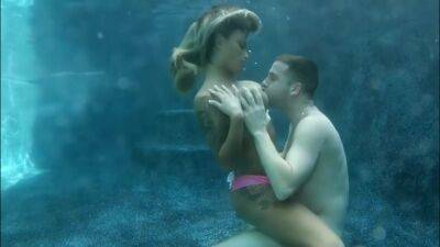 Full-breasted Girl Screwed Underwater - upornia