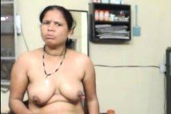 Indian aunty show her bobs and pussy fully nude - drtuber - India