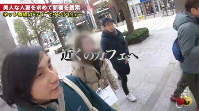 0000370_長身スレンダーの日本人女性が潮吹きするガン突き人妻NTR素人ナンパ絶頂セックス - hclips - Japan