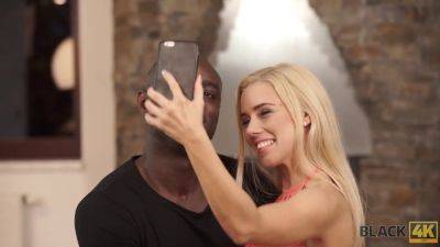 Horny black couple gets excited taking selfies & banging hard - sexu.com - Czech Republic