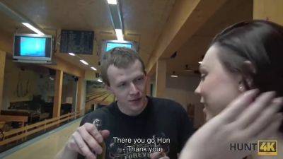 Hot stranger offers cash for a hot threesome in a bar - sexu.com - Czech Republic