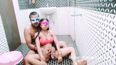 Married Indian Couple On Vacation Having Sex While Taking Shower In Desi Oyo Hotel - Hindi Audio - hclips - India