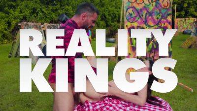 Ricky Johnson - Ella Knox - Watch Ricky Johnson & Ella Knox's hot threesome with a big juicy naturals drop - sexu.com