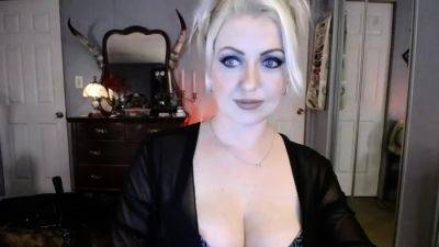 Amateur blond girl with big boobs getting fucked - drtuber
