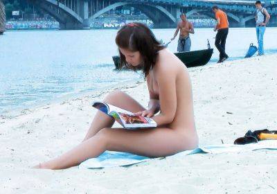 Some of the most gorgeous nudist teens out at the beach - hclips