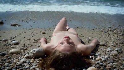 Cindy at the Nude Beach Alone - veryfreeporn.com