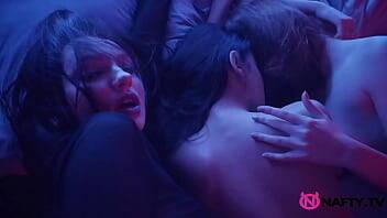 Lesbian girl dreams: the nude boudoir session - xvideos.com