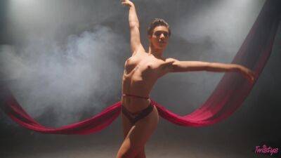 Brooklyn Gray - Thin ballerina reveals authentic erotic solo dance on cam - xbabe.com
